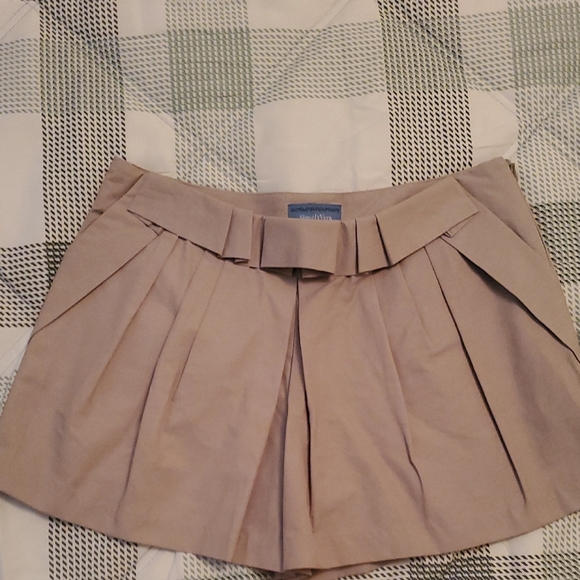Simply Vera Vera Wang Pants - Simply Vera Vera Wang Tan Pleated Shorts with Bow